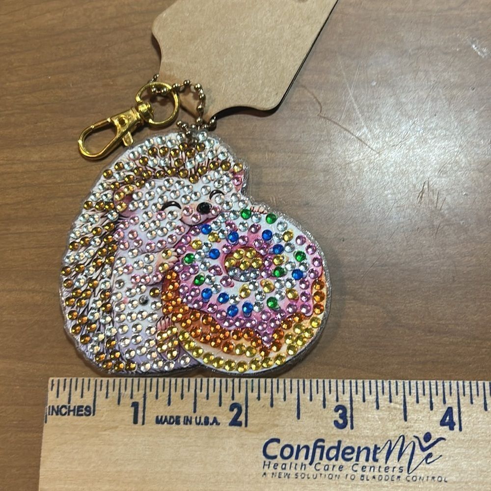 Hedgehog donut keychain - Picture 2 of 3